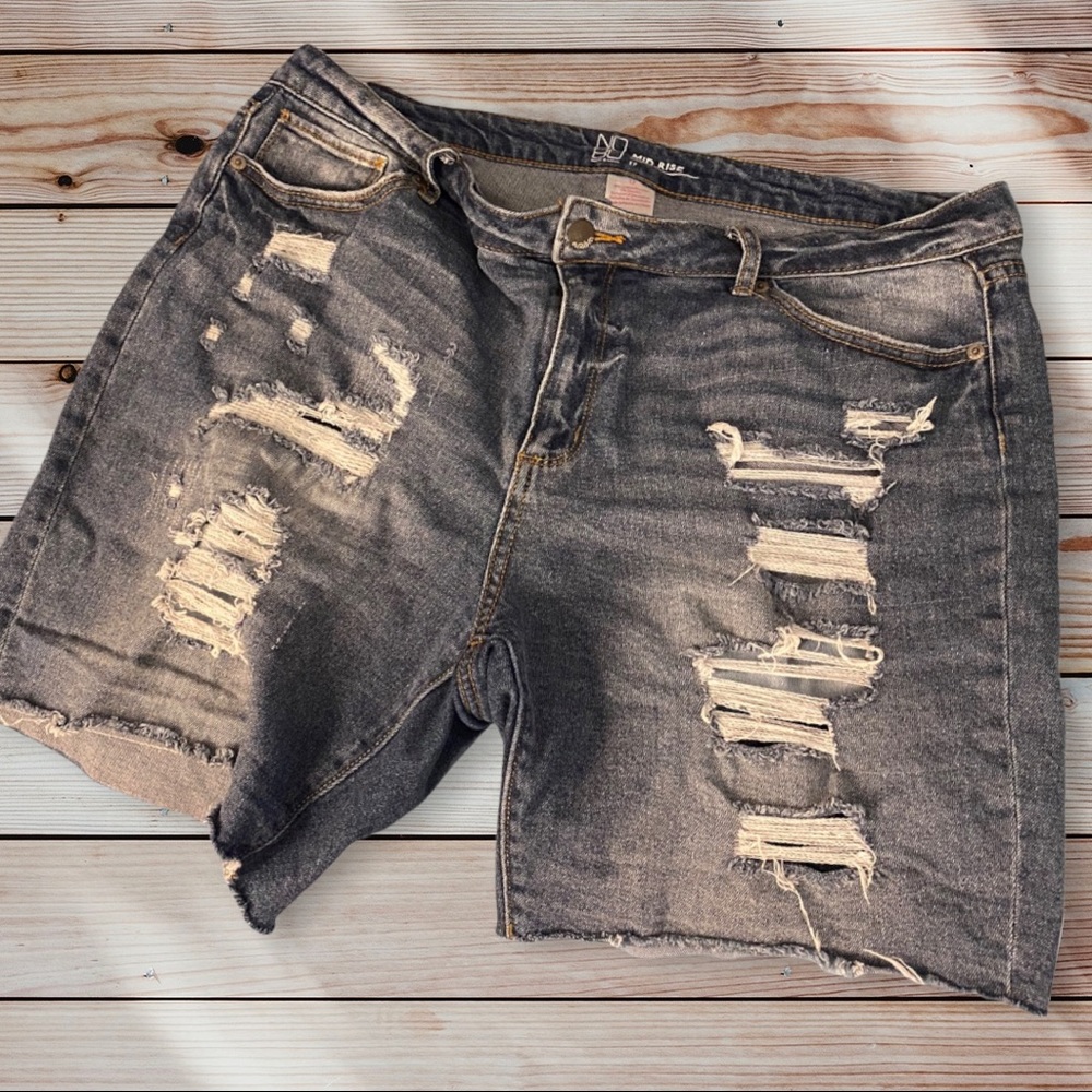 Jeans Shorts - Ripped Midrise NoBo Size 17 Juniors